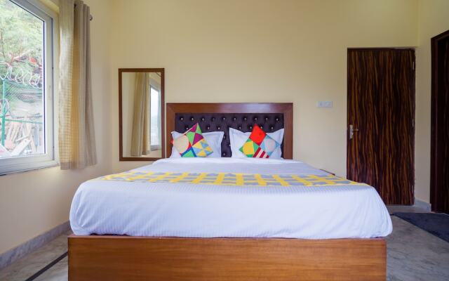 OYO Home 15236 Valley View Studio