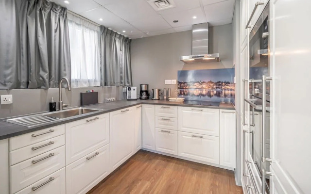 Marina Residence by Luton Vacation Homes
