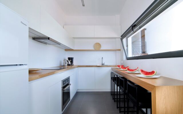 Seametry Luxury Living Apartments Adults Only