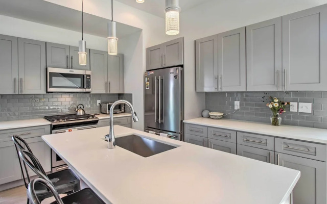 Modern Denver Townhome w/ Rooftop Terrace!