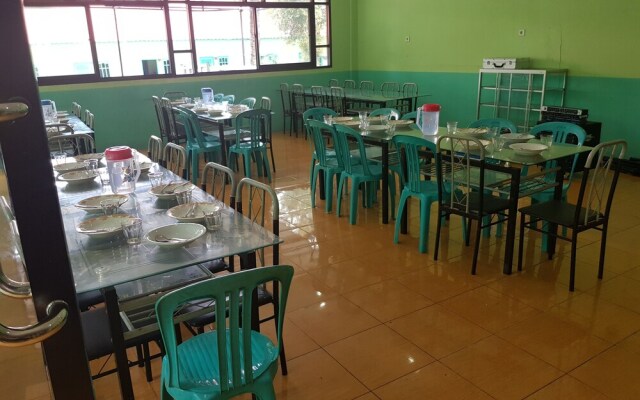 OYO 754 Nur Aziziah Guest House