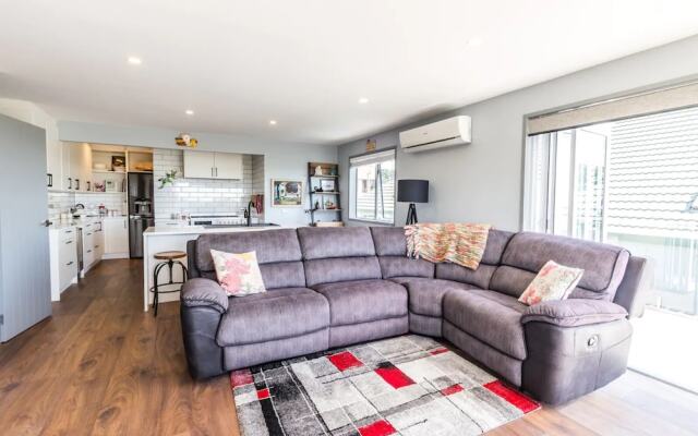 3 Bedroom Village Retreat Home With Sea Views