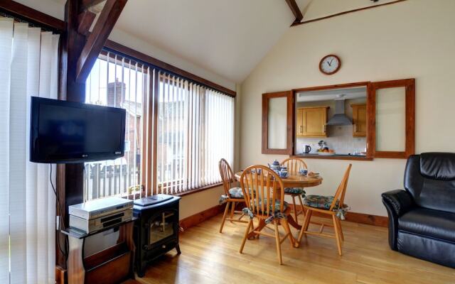 Cozy Holiday Home in Berriew near River Rhiw