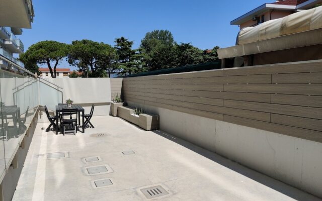 Modern Flat With Swimming Pool by the Beach