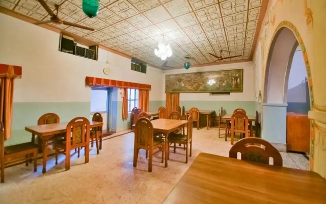Hotel Raj Kesar by OYO Rooms