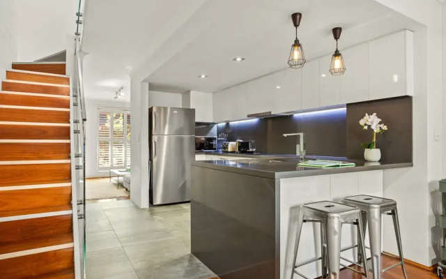 Elegantly Modern 2-bed In The Heart of Chippendale