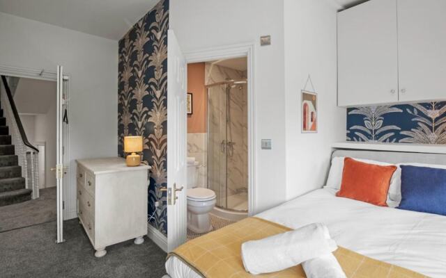The Narrow House By My Getaways