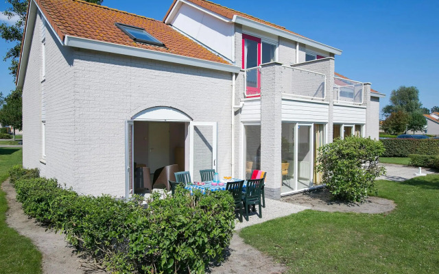 Beachside Bungalow Near Beach