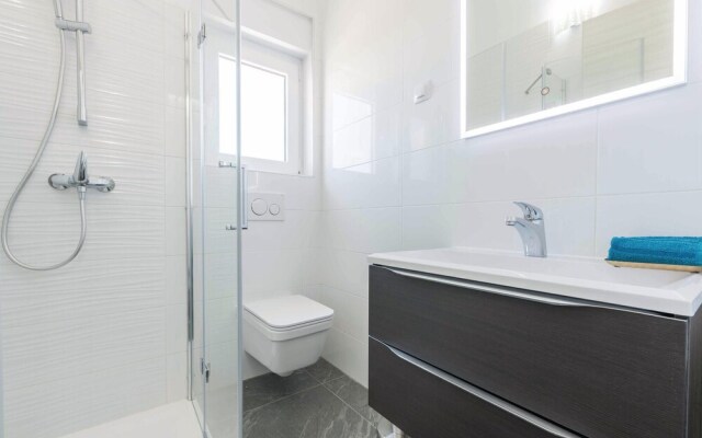 Nice Home in Medulin With Wifi and 5 Bedrooms