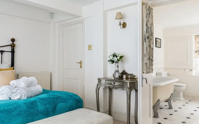4-bedroom Townhouse in Knightsbridge Village