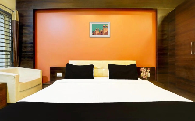 OYO 27960 Hotel Divya Sai Palace