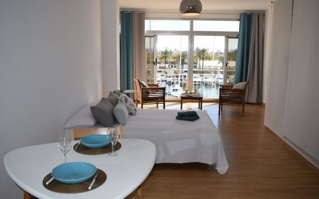 Amplio estudio con vistas a la marina y al mar ref 358