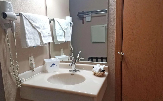Americas Best Value Inn & Suites Bismarck