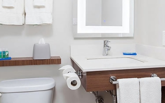 Holiday Inn Express & Suites Mississauga-Toronto Southwest by IHG