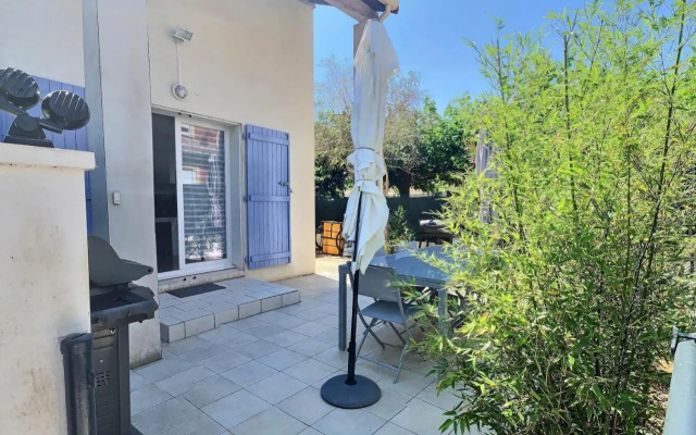 Agréable pavillon avec grande terrasse pour 6 personnes