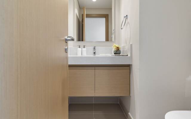 Spacious Apt With Incredible Canal and Park Views