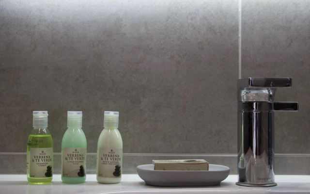 Hip & Cozy 2 room apt