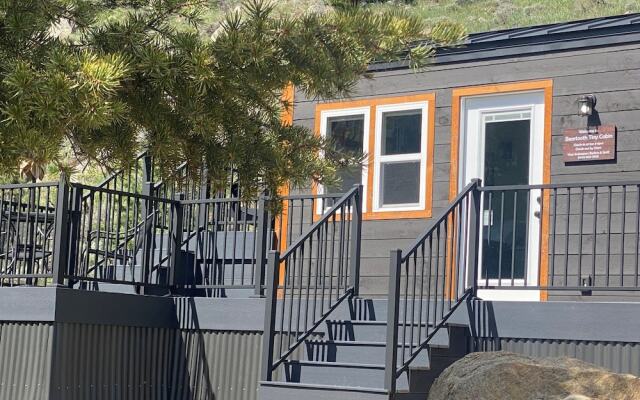 Two Bears Inn Bed & Breakfast