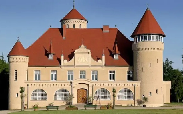 Remise & Westflügel Schloss Stolpe