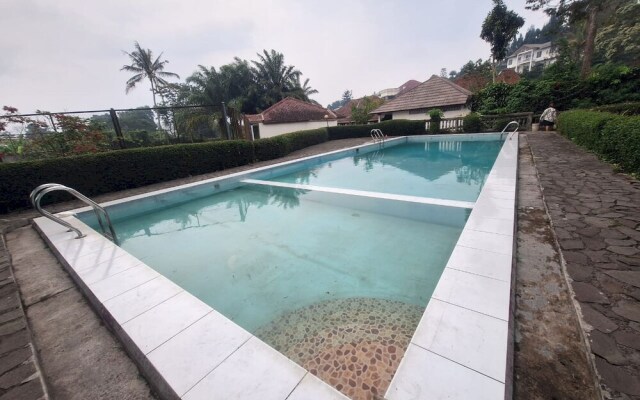 OYO 93280 Villa Efita