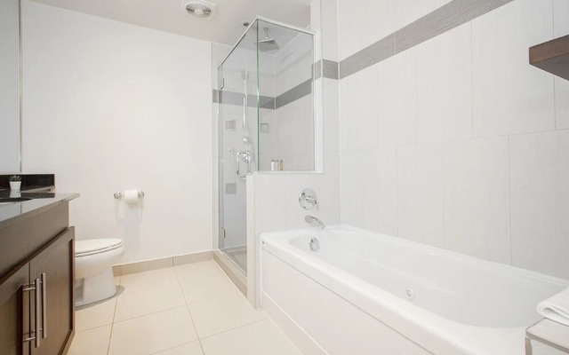 Luxurious 1bdrm Apartment With Parking and Wi-fi