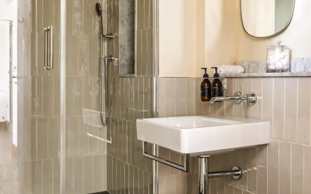 Luxury Studio With Balcony in North London