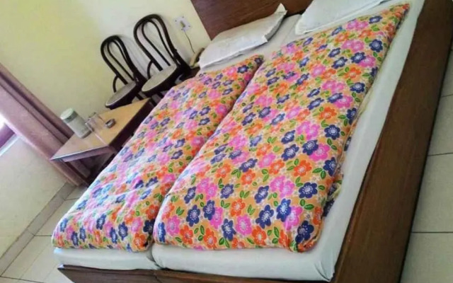 Goroomgo Zen Oaks Homestay Café Almora