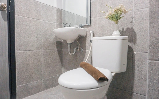 Cozy And Homey Studio At Riverdale Apartment