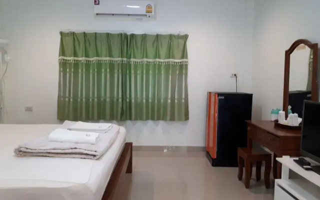 Baan Rimnam Resort