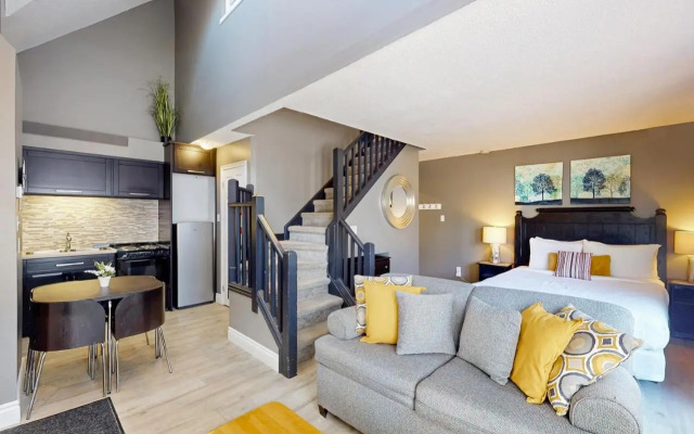 Lofted Rustic Chalet @ Blue Mountain