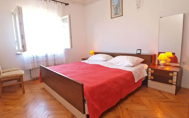 Apartment 439