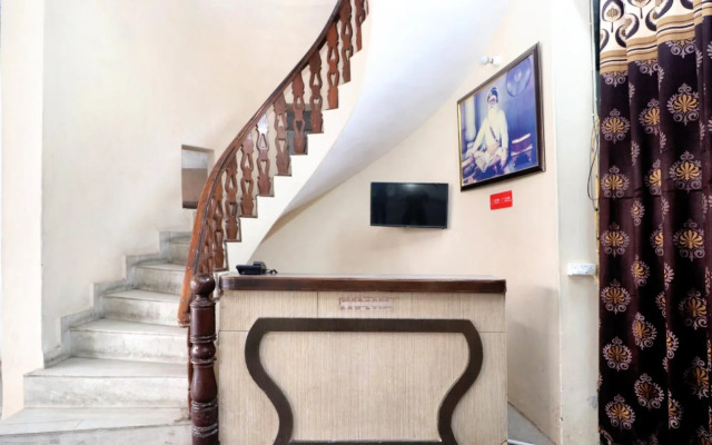 Oyo 27893 Sita Niwas Parking