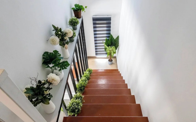 Tiny House Srinakarin At Sri Bearing Station