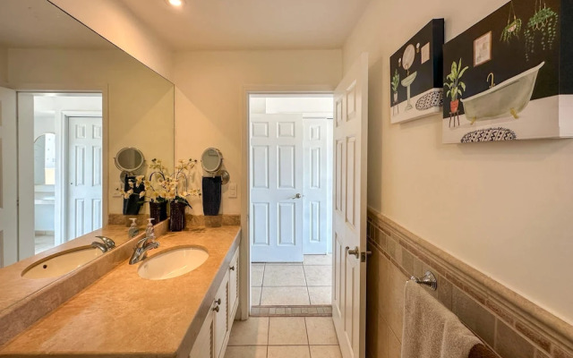 Relaxing Getaway 2BR Condo