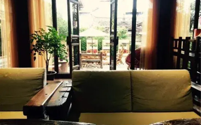 Shuhe Yanchao Hostel