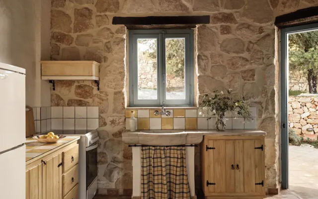 Strofilia Stone Residences
