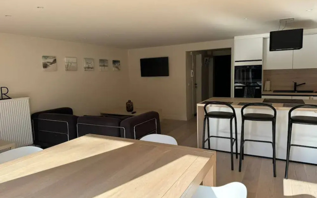 Modern Flat With Garden