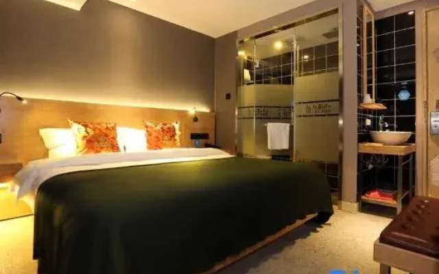 Yo Yo Pinke Hotel
