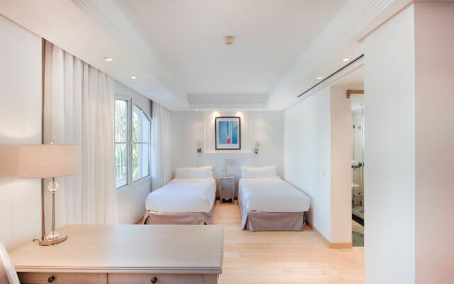 Las Dunas Suites & Apartments