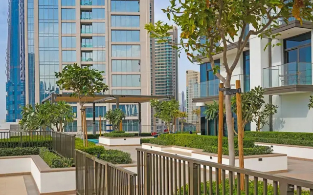 Exclusive Burj Crown 4b Balcony City Views