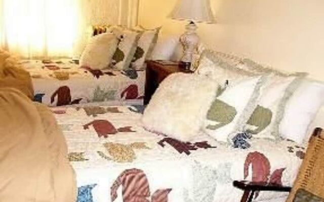 Elkhorn Inn & Theatre