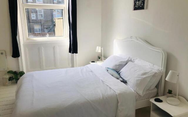 New! Seaside central Scarborough apartment