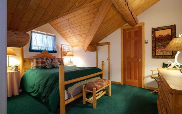 Links and Logs Chalet