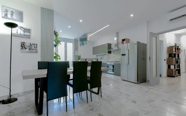 8 Bedroom Apartment in Reggio Emilia Center