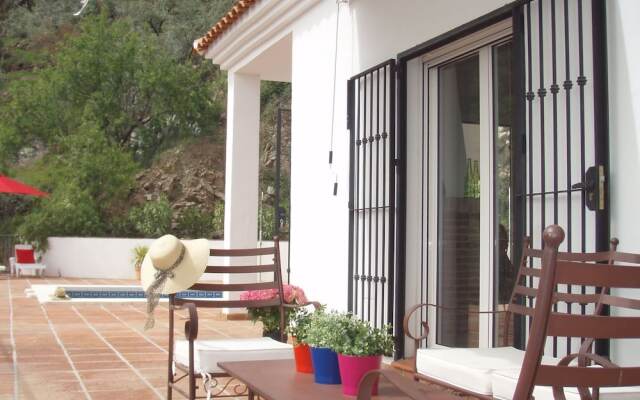 Peaceful Villa in Arenas With Swimming Pool