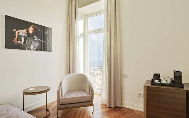 De Bonart Naples, Curio Collection by Hilton