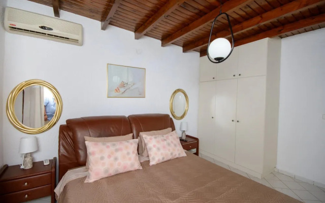 Ellis Holiday Home