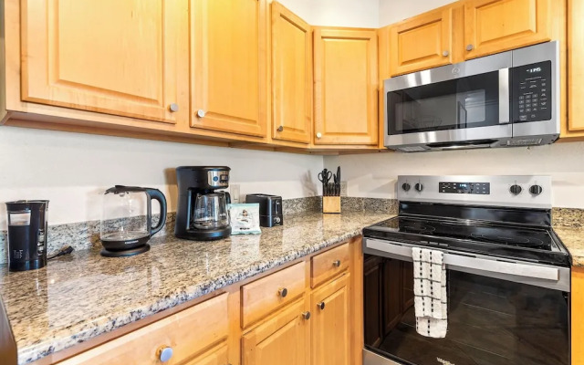 Ocean View - Pool & BBQ Area - Vrkcv