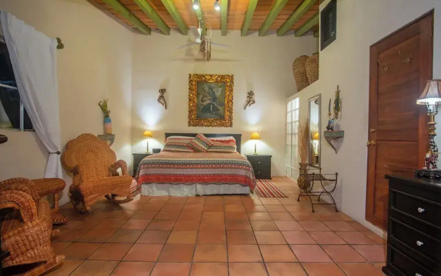 Casa Romance Escondido