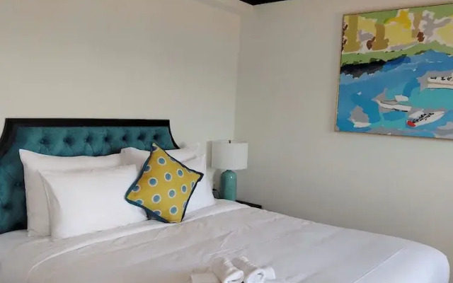 The Room Hotel Sunset Town